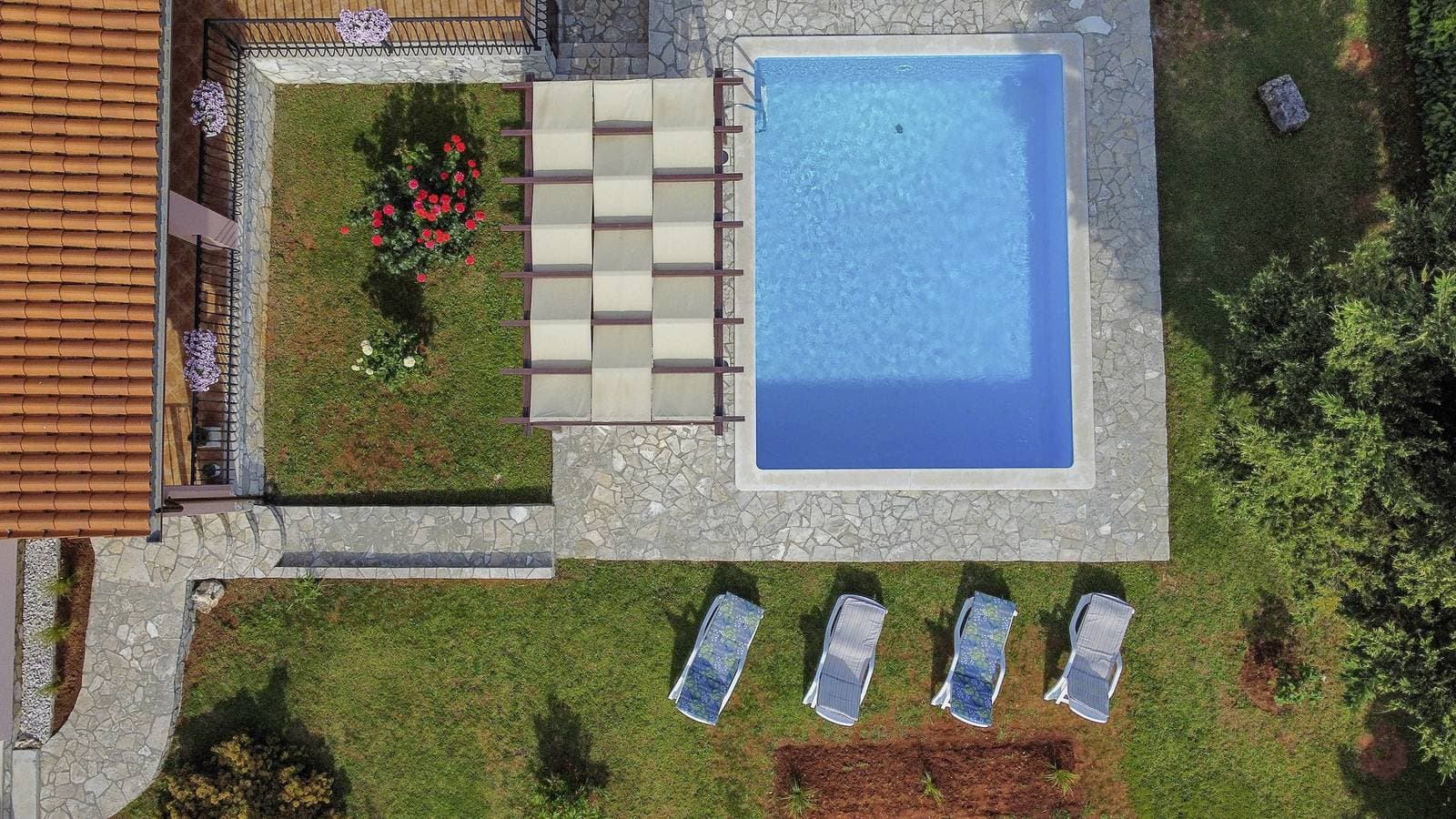Foto 11 von 32: Ferienhaus Luna * 1000 m2 eingezäunter Garten, Terrasse, privater Pool