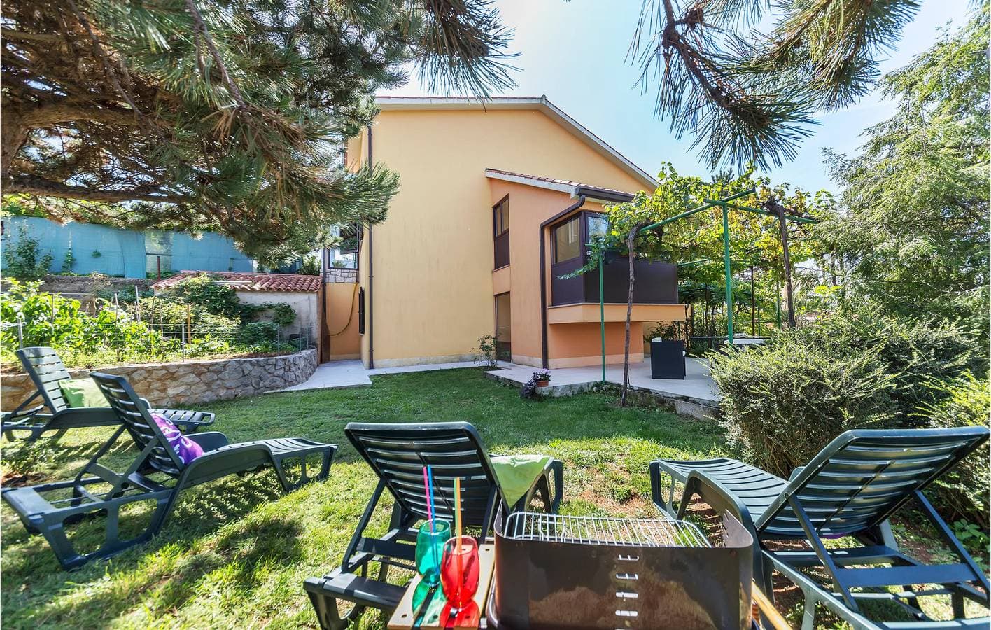 Foto 3 von 28: Charmantes Apartment mit Terrasse, WLAN und Parkplatz, 2,5 km vom Strand entfernt