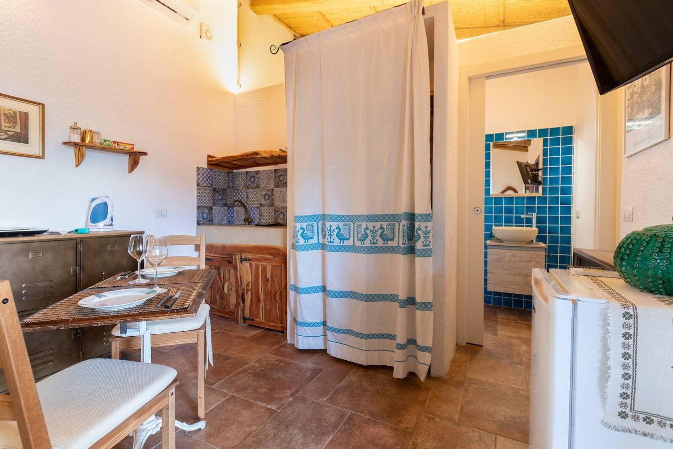 Foto 10 von 20: Einzimmerapartment 'Stazzo Jana' mit Meerblick, privater Terrasse und Klimaanlage