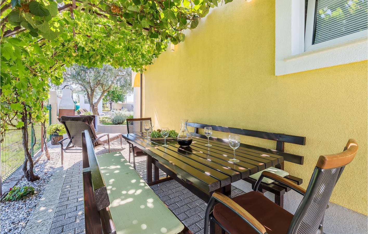 Foto 13 von 38: Modernes Apartment mit Terrasse in der Nähe von Montrin und Maslinova Grana