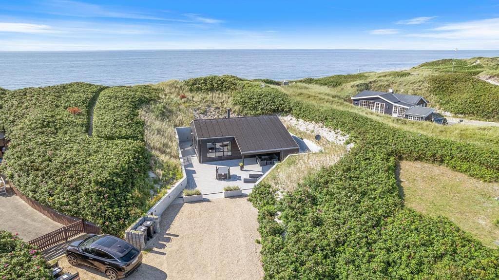 Modernes Ferienhaus in Premium Lage, 25 Meter zum Strand 1