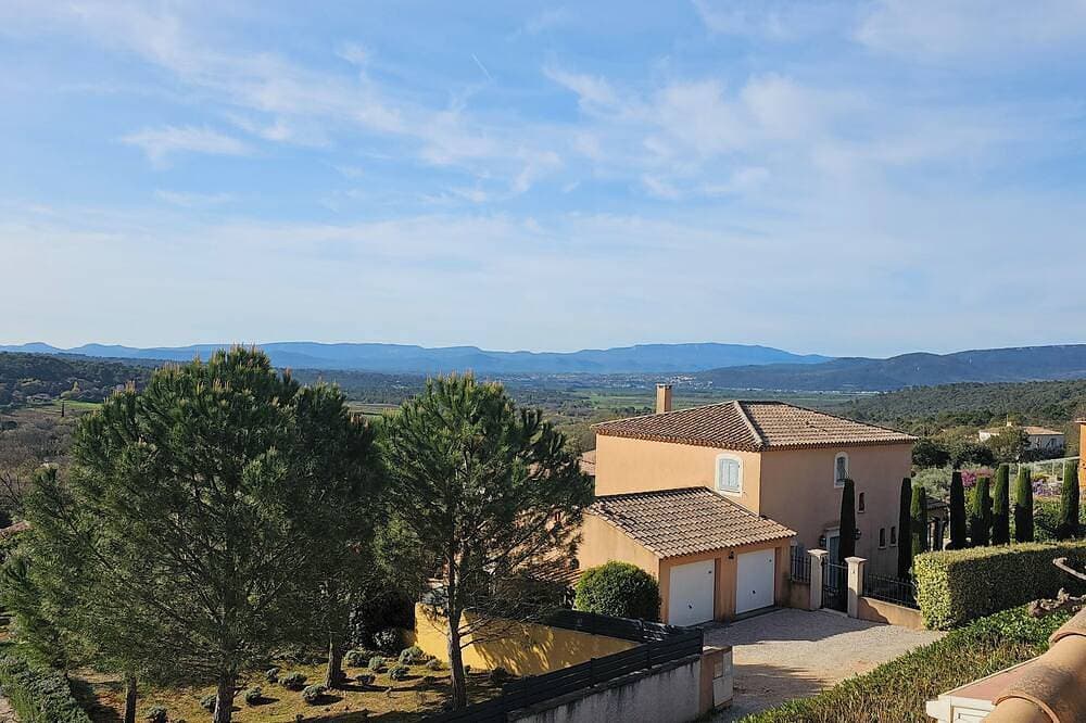 Foto 9 von 30: FeWo in Villa mit Pool, Oase der Erholung, Blick auf  Berge, ruhig am Dorfrand.