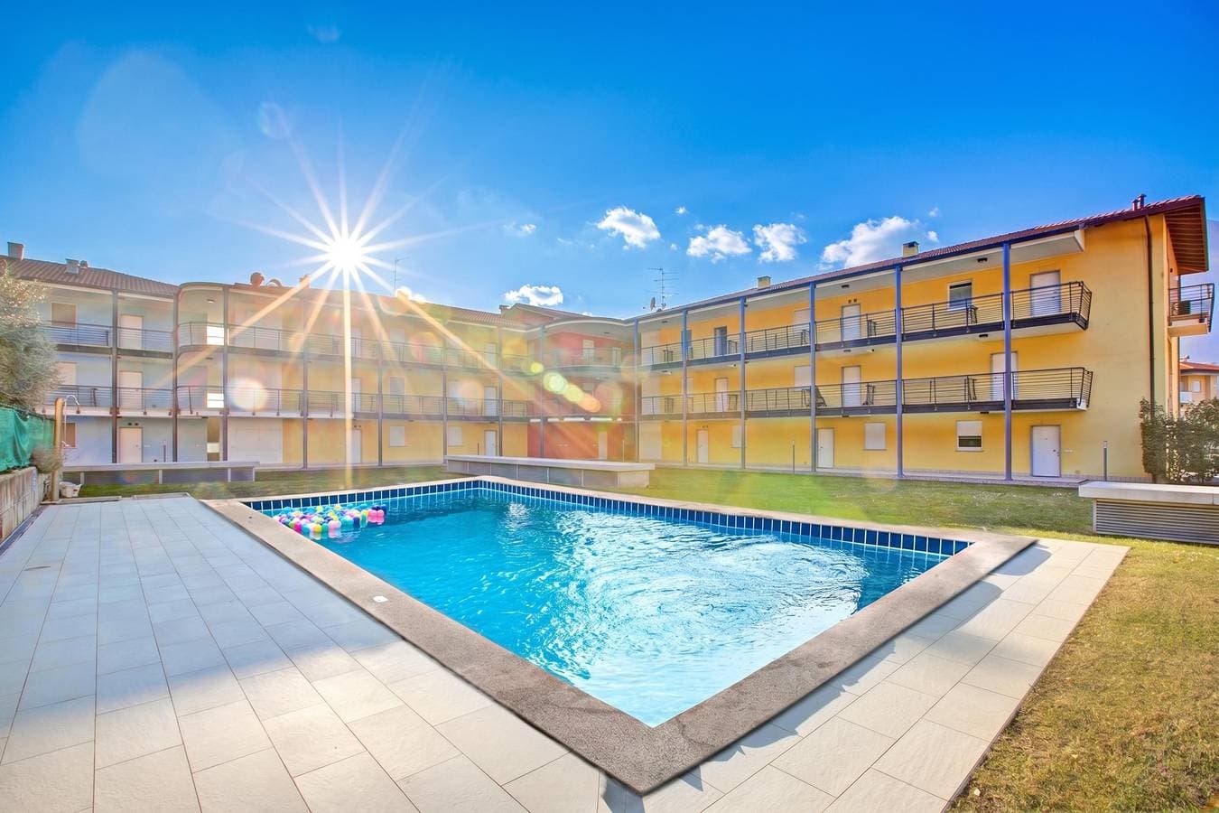 Foto 2 von 30: Torbolino - Apt with Balcony. Pool & Views