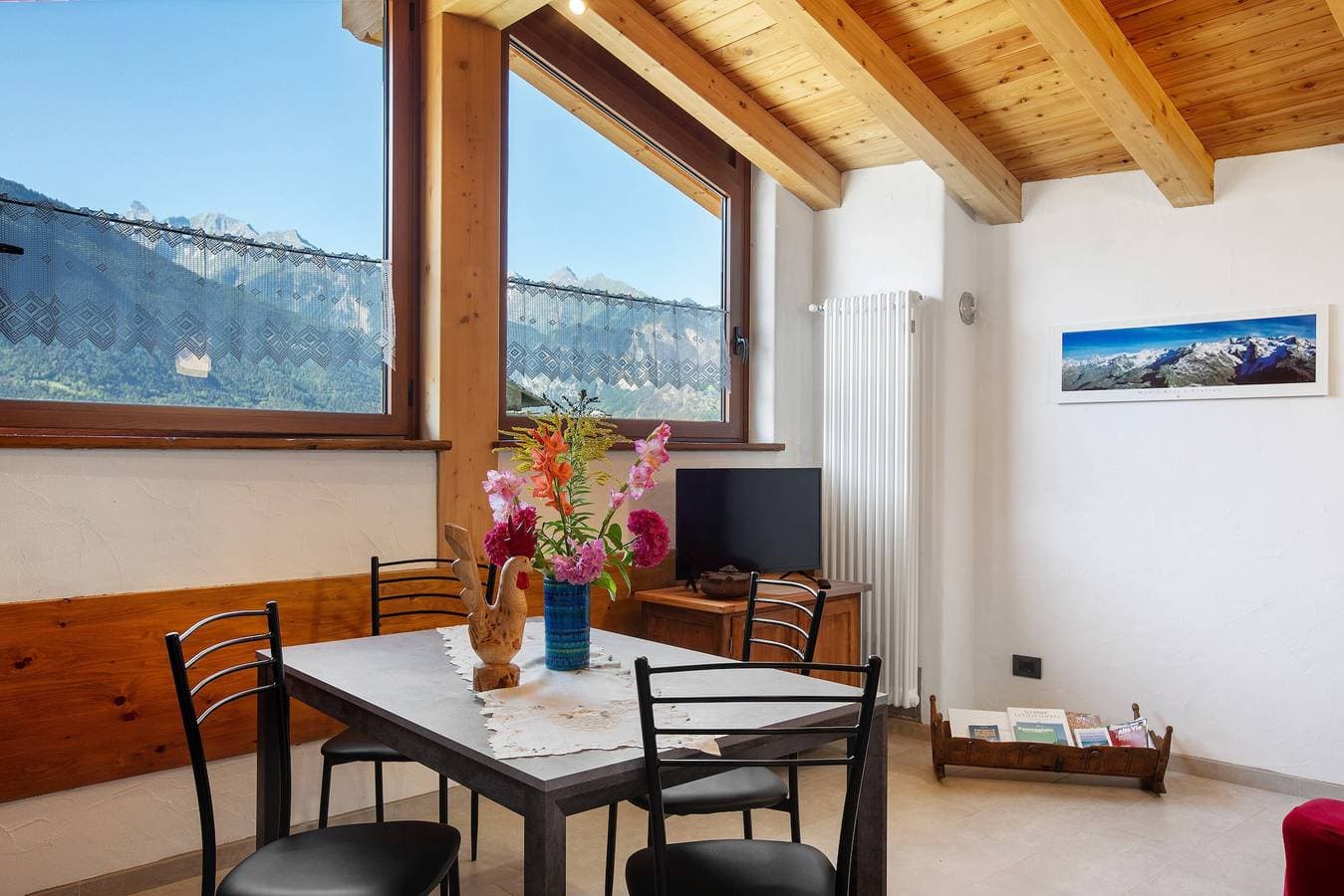 Foto 2 von 24: Ferienwohnung 'Appartamento 1' mit Bergblick und WLAN