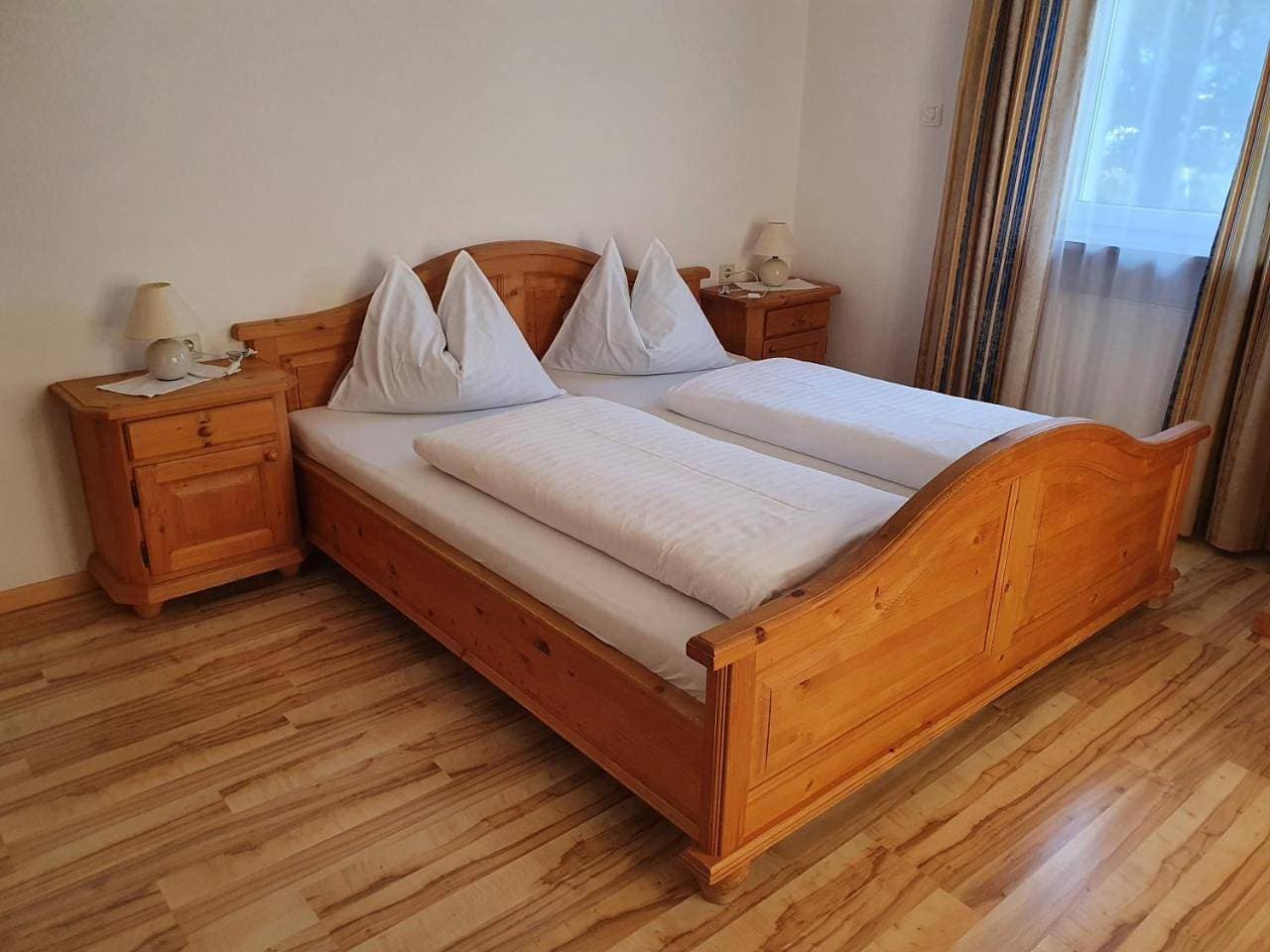 Foto 6 von 12: Double Room with Private Bathroom