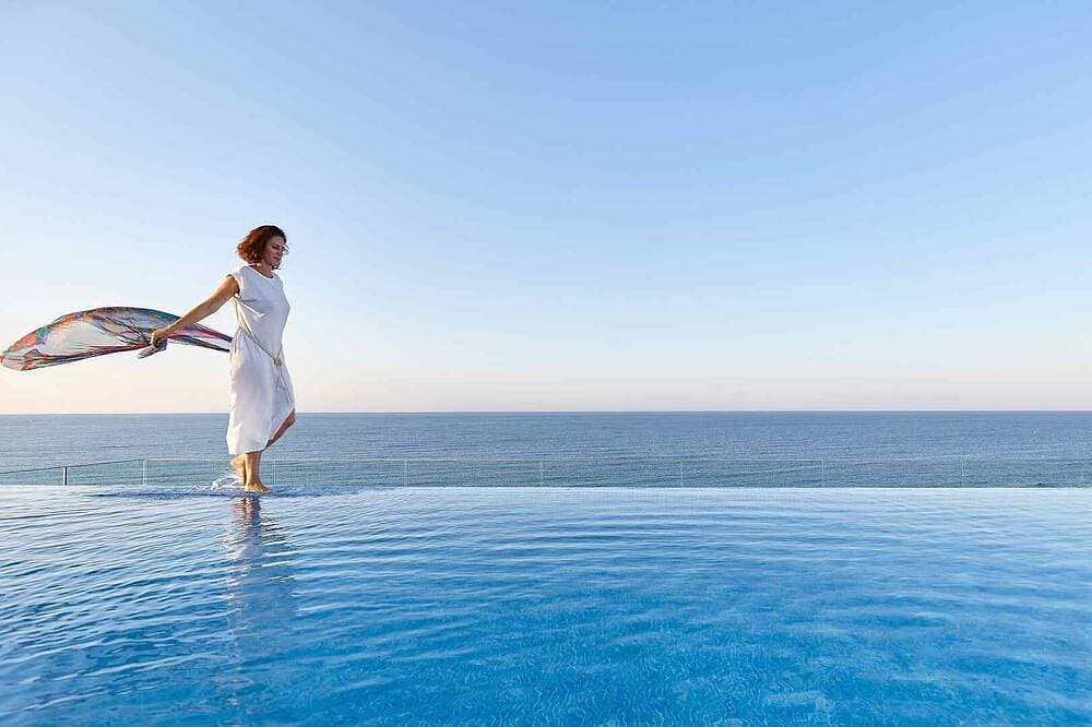 Foto 13 von 20: Neu 1 Schlafzimmer Apartments mit Meerblick, Infinity-Pool, familienfreundlich, Strand