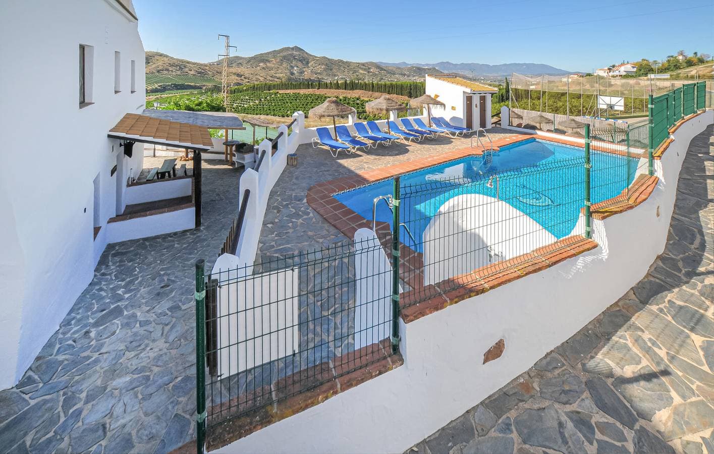 Foto 13 von 30: Reizende 150 m² große Wohnung mit Pool, Terrasse und Zugang zum Fluss – der ideale Rückzugsort!