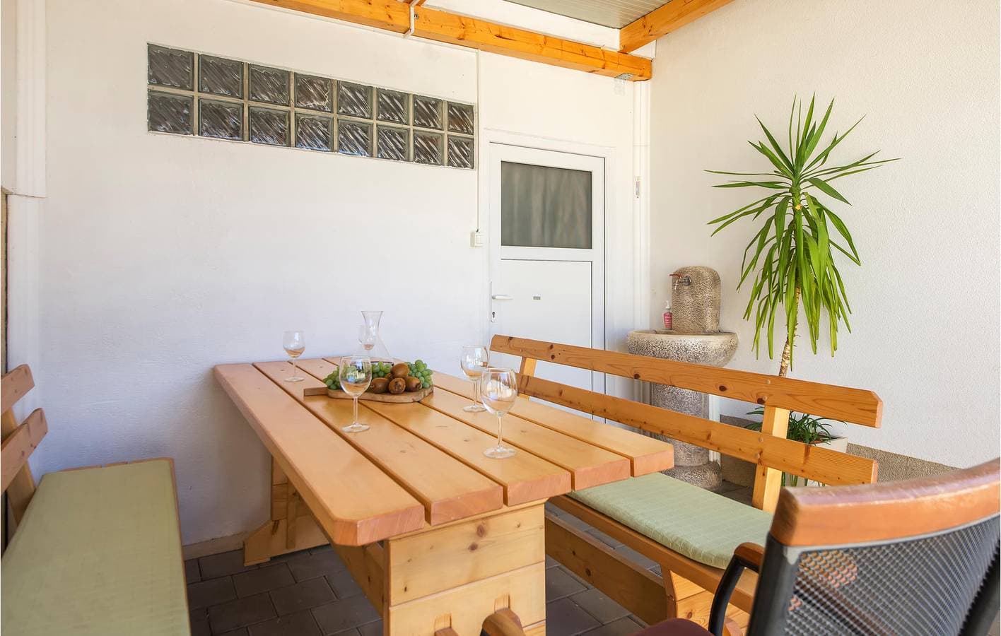 Foto 4 von 38: Modernes Apartment mit Terrasse in der Nähe von Montrin und Maslinova Grana