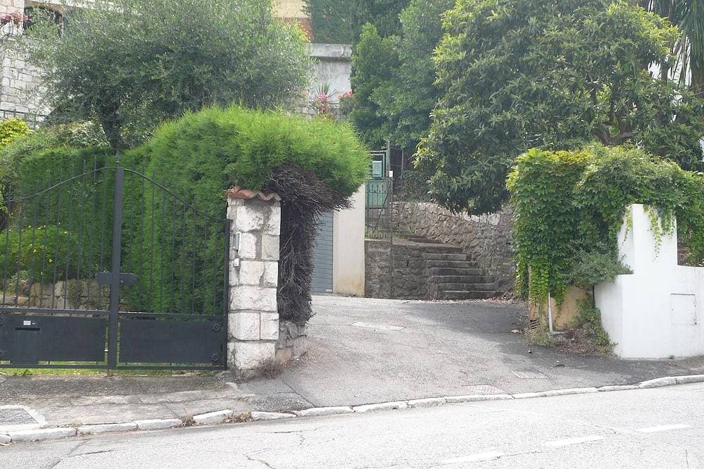 Foto 11 von 26: Gemütliche sonnige Wohnung in klimatisierter Villa (Geschlossener Privatparkplatz)