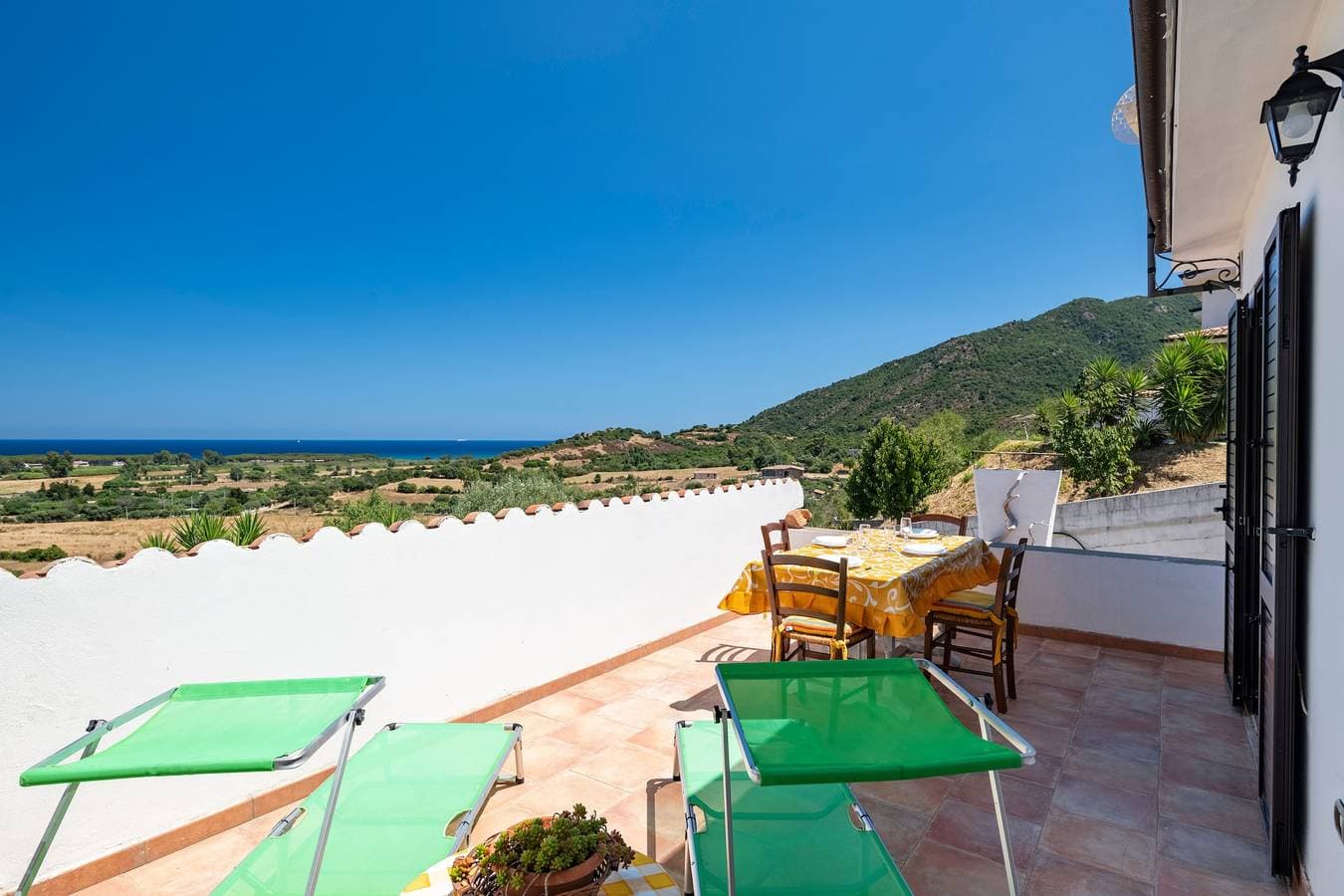 Foto 2 von 21: Haustierfreundliches Ferienhaus Vista Mare mit Meerblick, Garten und WLAN