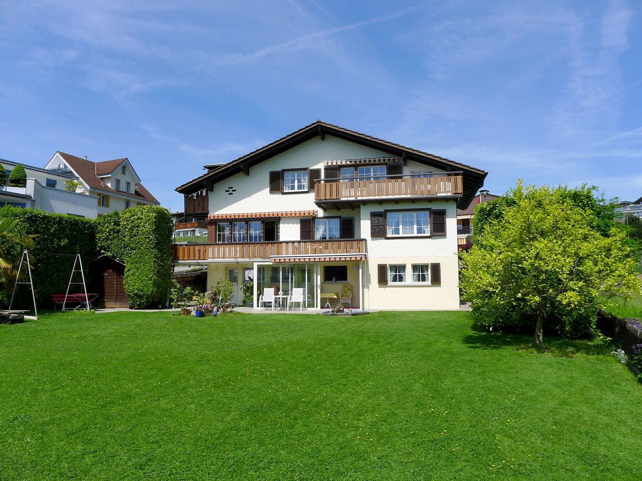 Gemütliches Zweifamilienhaus Beau Site 1