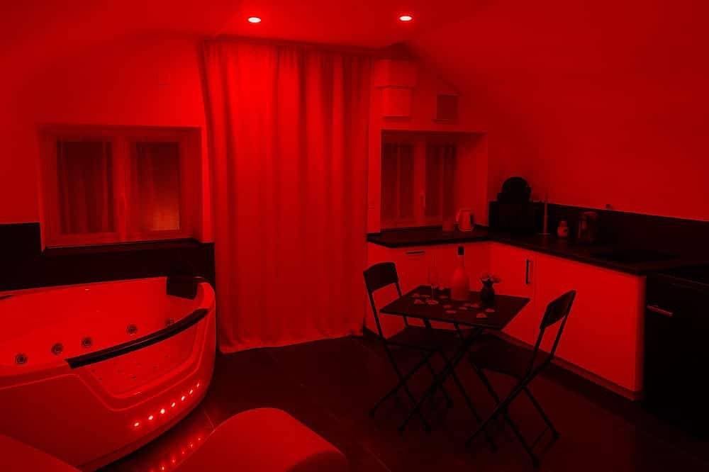 La suite miroir, La suite miroir, love room with jacuzzi between Aix and Marseille. 1