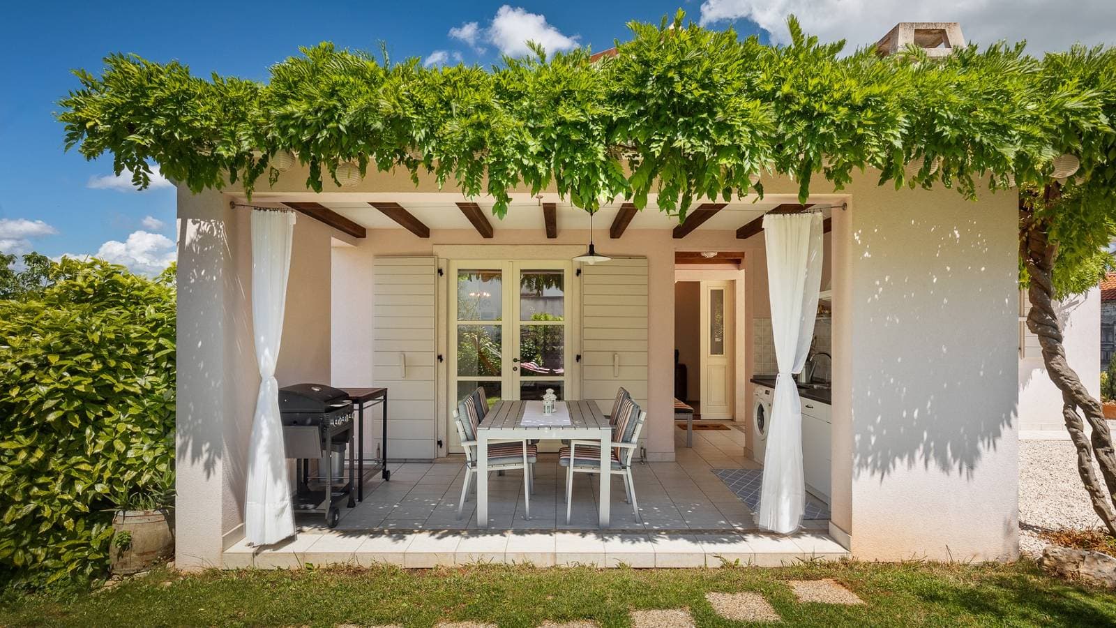 Foto 4 von 31: Villa by Villas Guide