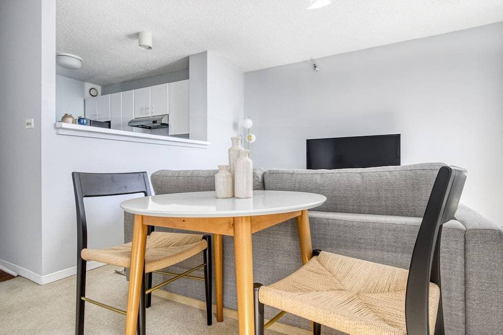 Foto 5 von 17: Elegantes Streeterville Studio mit Fitnessstudio, Pool, nahe Navy Pier, von Blueground