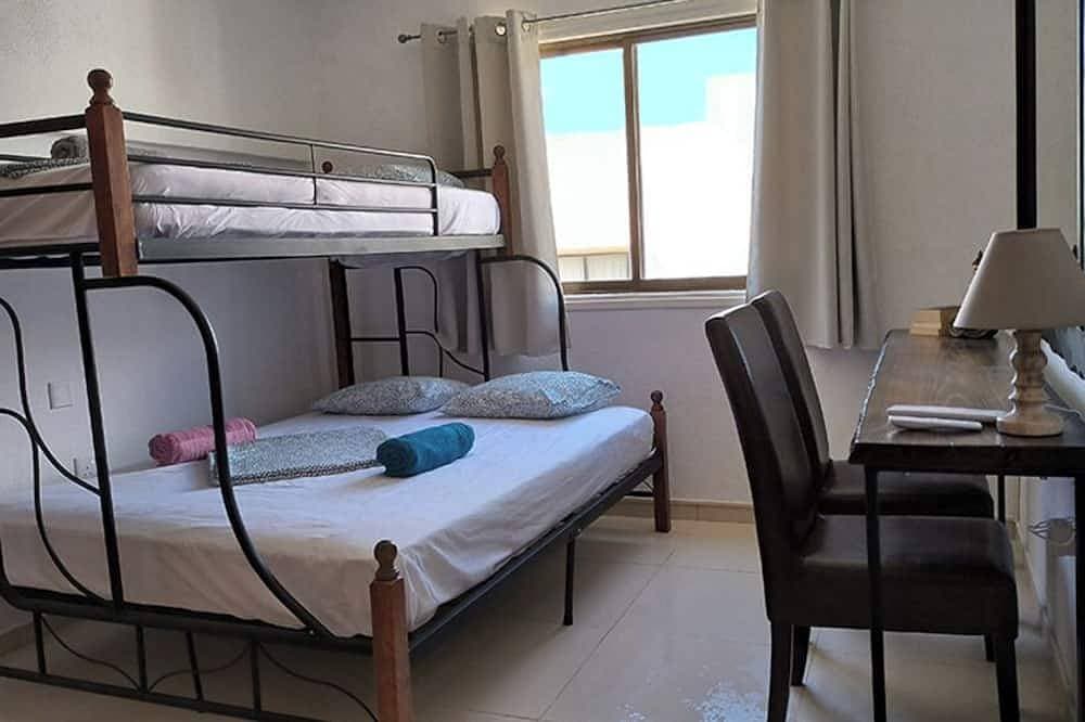 Foto 2 von 11: [Best Deal] 1-bedroom apartment, Sleep 5, in Ayia Napa Square with WiFi, AC