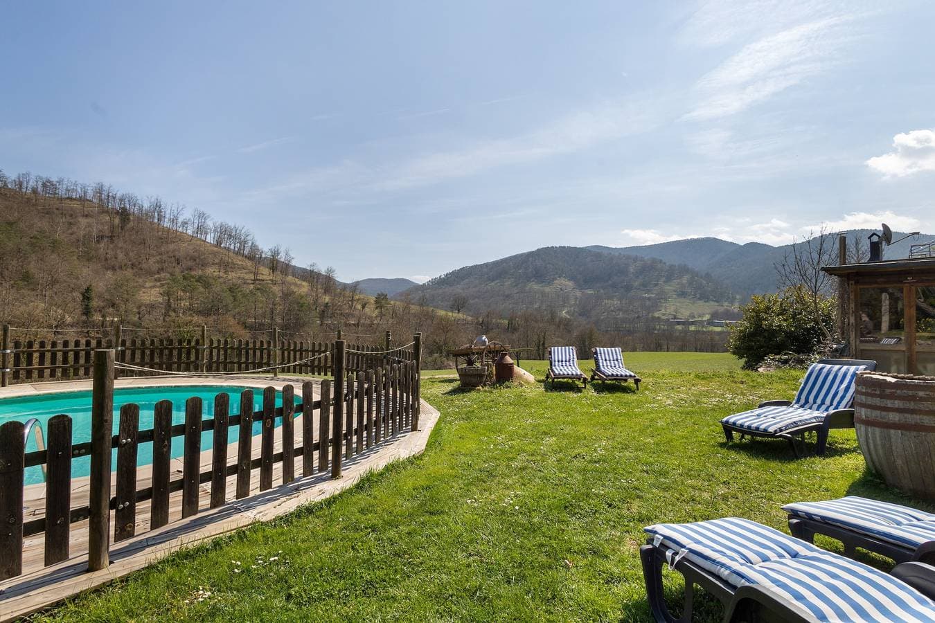 Foto 3 von 35: Ferienhaus 'El Colomar, El Reixac Casa Rural' mit Bergblick, Gemeinschaftspool und WLAN
