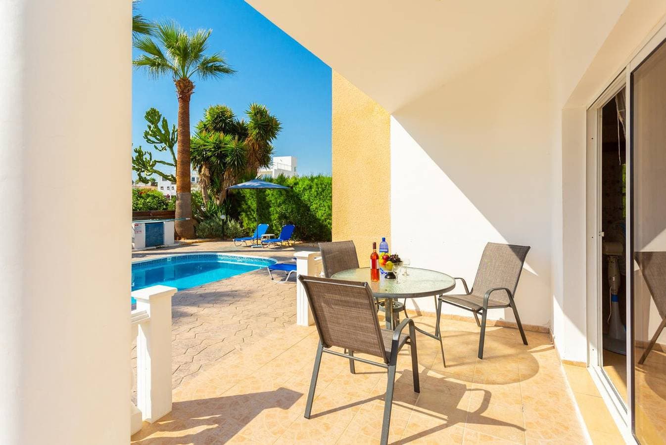 Foto 8 von 34: Villa für 6 Personen mit Garten