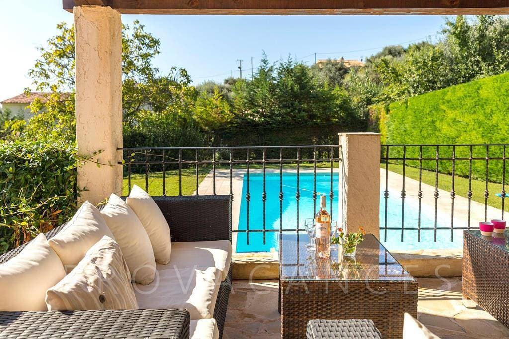 Foto 3 von 57: Ferienhaus mit Pool und Aussicht in Tourrettes-sur-Loup