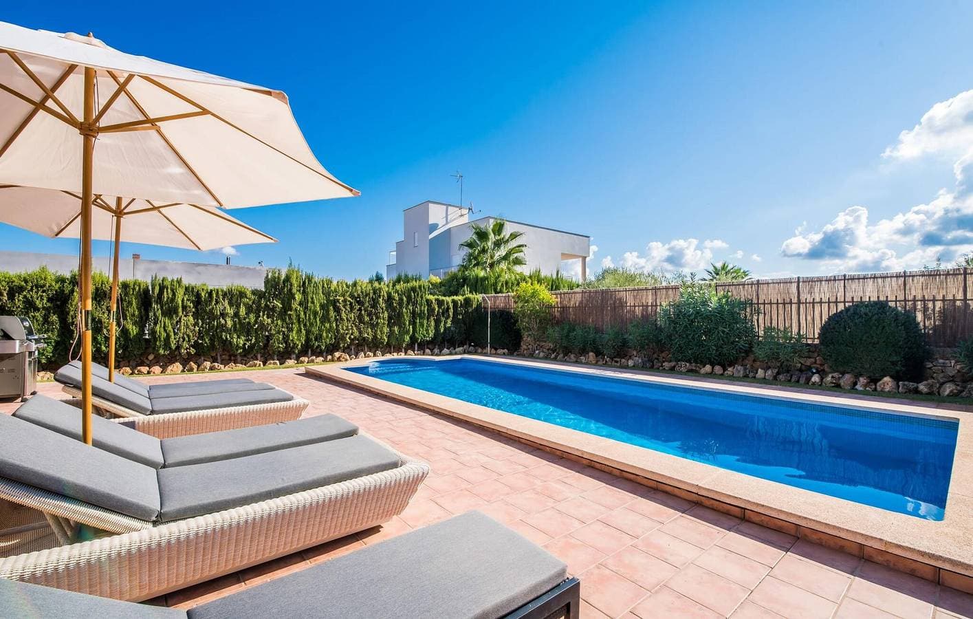 Foto 4 von 42: Gemütliche Strandwohnung mit Terrasse und Grill, 2 km von Playa de Ses Covetes entfernt