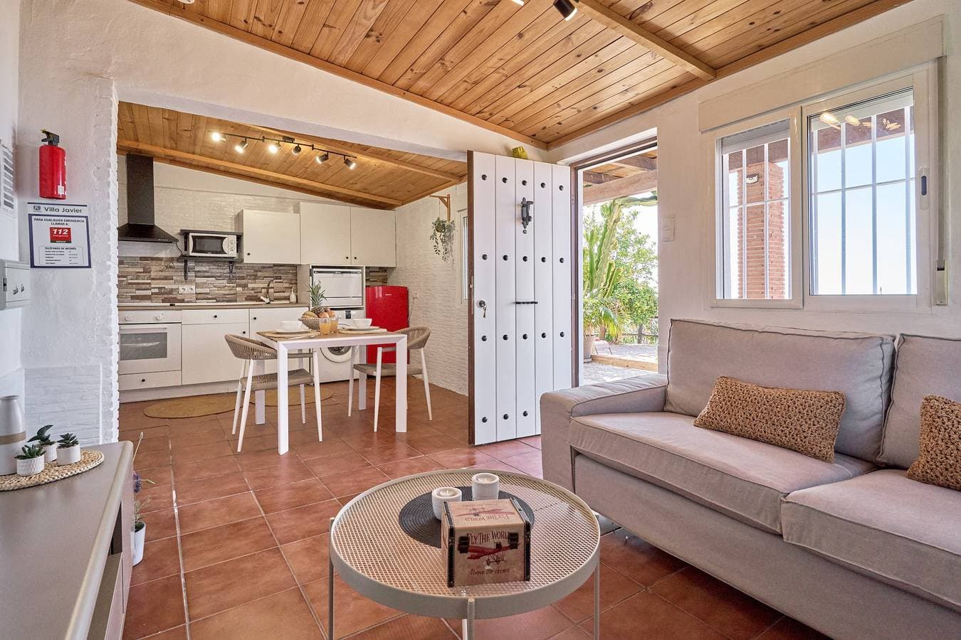 Foto 7 von 26: Villa Javier mit Meerblick, privatem Pool und balinesischem Bett