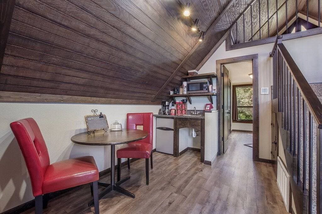 Foto 4 von 10: Gästehaus weniger als eine Meile von Gruene Hall! Schlaf bis zu 4! Privater Whirlpool