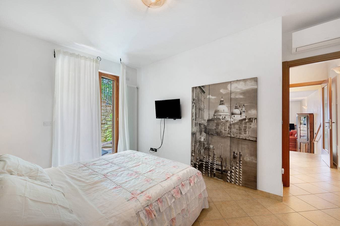 Foto 13 von 31: Ferienwohnung 'Jessica' mit Seeblick, WLAN und Klimaanlage