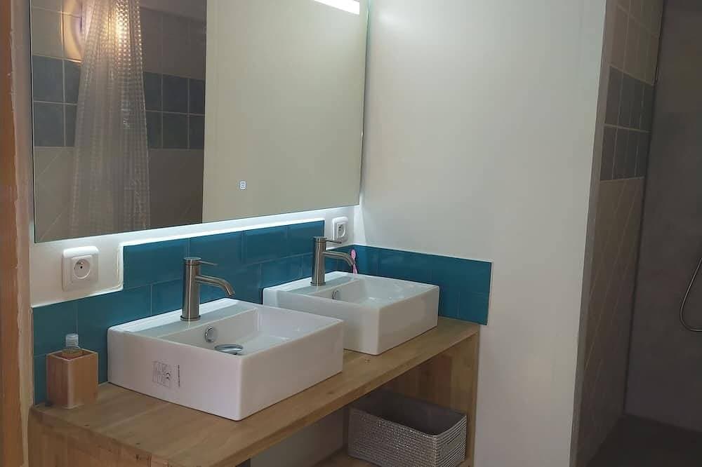 Foto 6 von 18: Renovated country house large intimate fenced park private swimming pool jacuzzi