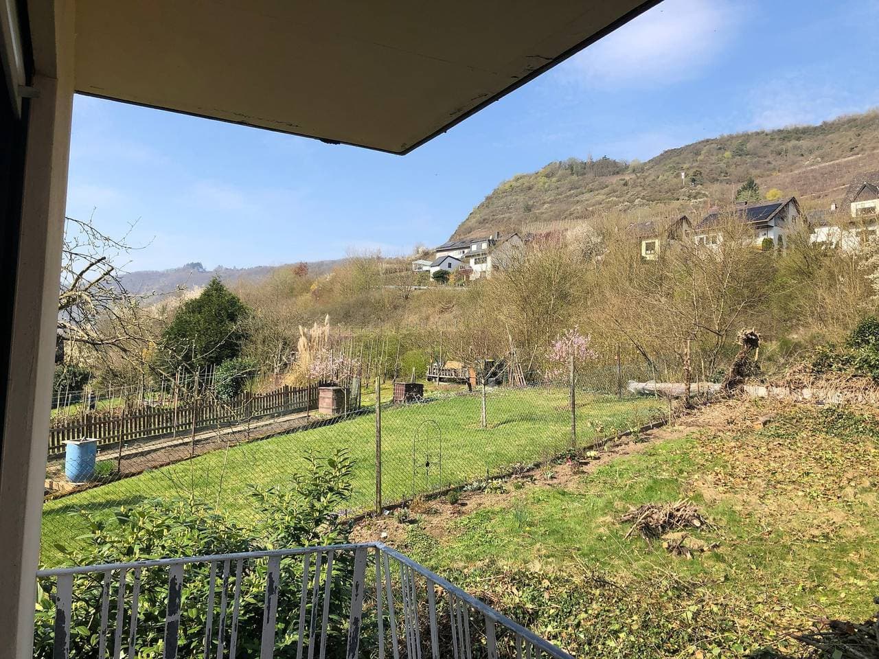 Foto 8 von 35: Zimmer 1 im 1. Og' Weinberg Anna, mit Gemeinschaftsgarten, Balkon und WLAN, sowie Gemeinschaftsküche