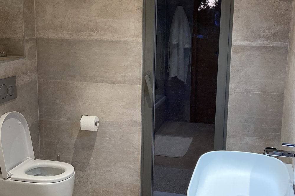 Foto 8 von 30: Beautiful new 180m2 villa with swimming pool terrace and 2500m2 wooded garden