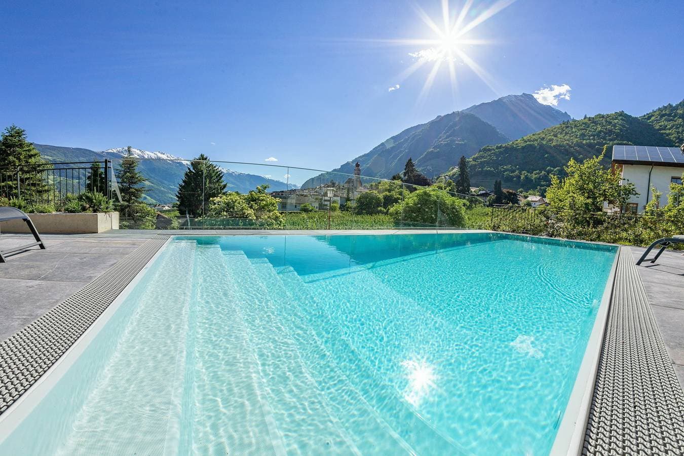 Foto 12 von 20: Ferienwohnung 'Köfele Lodge Rosa' mit Bergblick, Gemeinschaftspool und WLAN