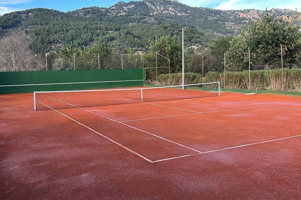 Foto 11 von 21: Exklusive Finca mit Swimmingpool und Tennisplatz, mit Bergblick