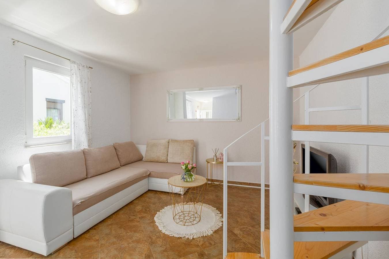 Foto 7 von 14: Besonderes Apartment mit eigener Galerie im Dachgeschoss - nur wenige Minuten zum Strand