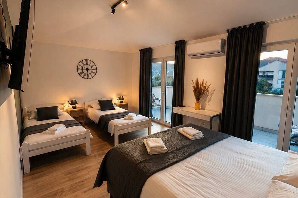 Foto 8 von 30: Bjonda Big Family Apt • 3Br • 2 Balconies + Private Parking