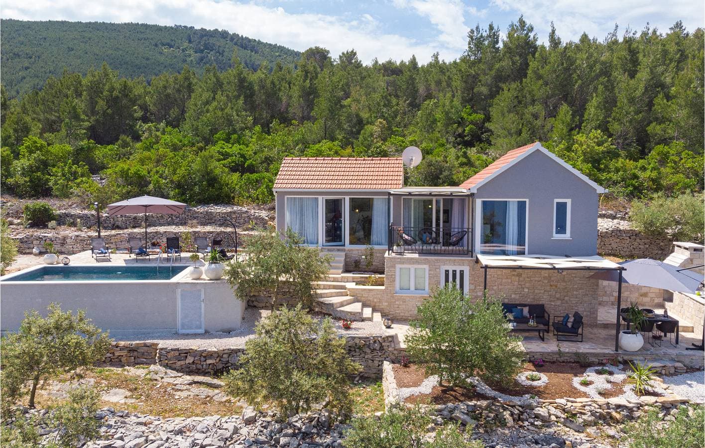 Foto 2 von 39: Gemütliche Ferienwohnung mit Pool und Terrasse, 900 m von der Küste entfernt