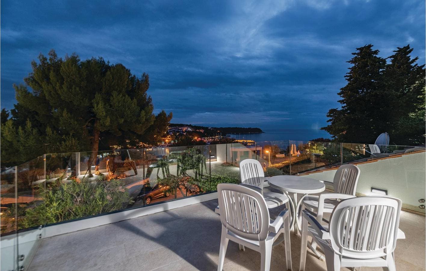 Foto 12 von 38: Gemütliche 1-Zimmer-Wohnung mit Meerblick, WLAN und Terrasse in der Nähe des Strandes Havajka