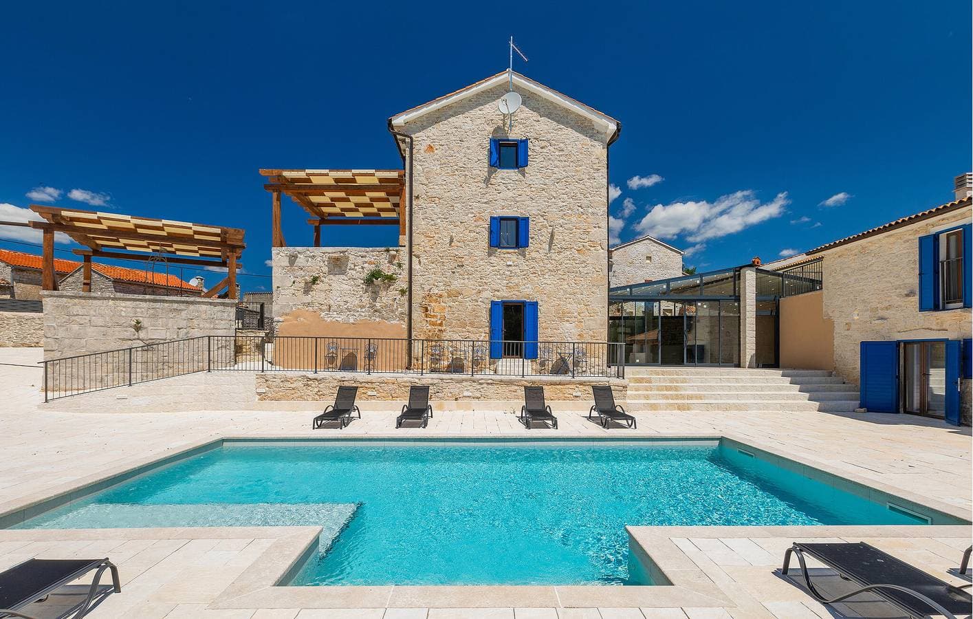 Foto 4 von 36: Gemütliche 1-Zimmer-Wohnung mit Pool, Terrasse und WLAN