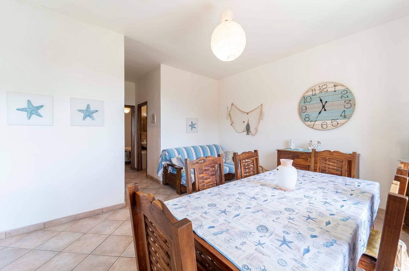 Foto 7 von 29: Ferienwohnung "Stintino Sea Front Apartments A" mit Meerblick und Gemeinschaftsgarten