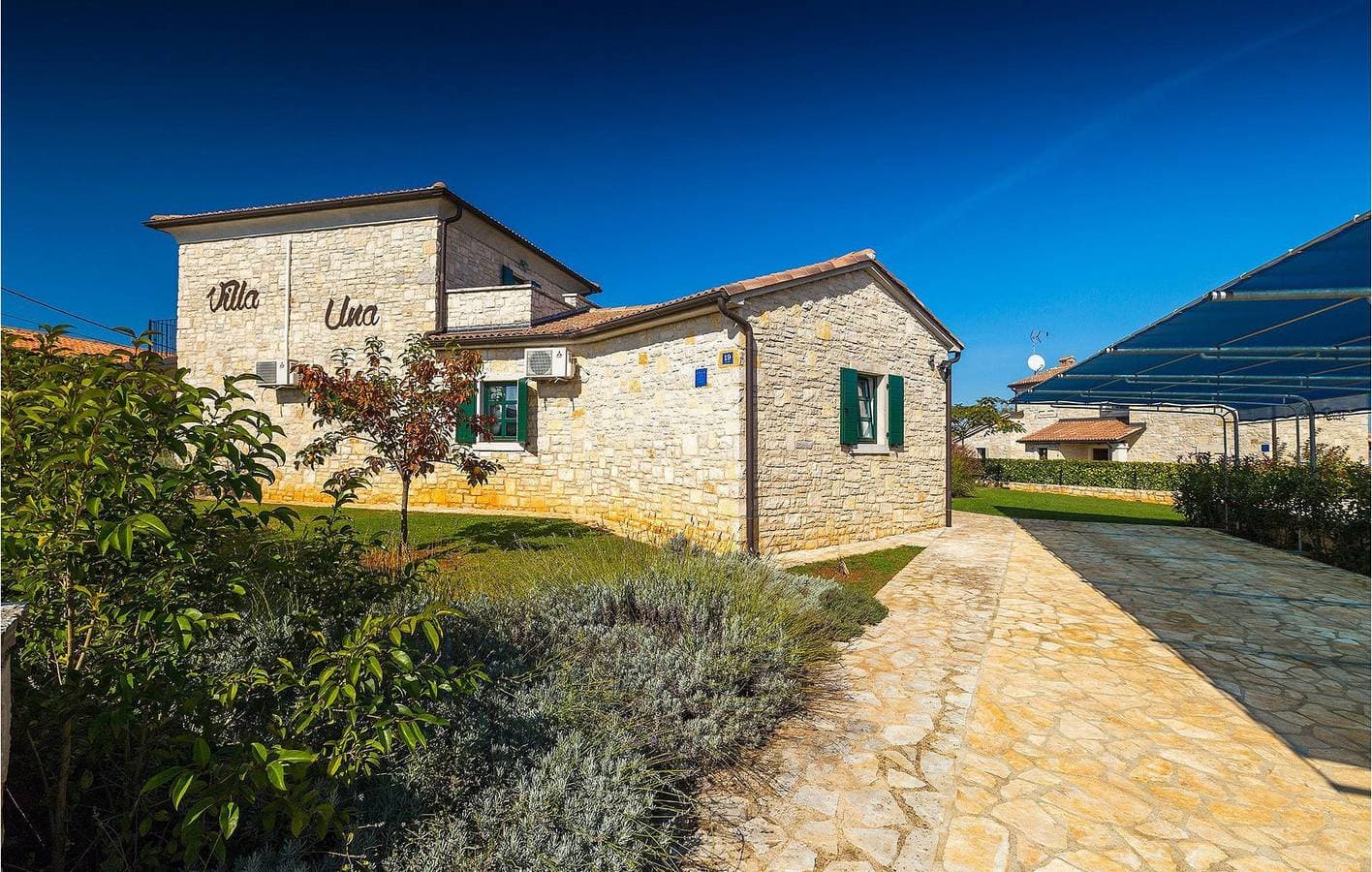 Foto 3 von 61: Stilvolle 250 m² große Ferienwohnung mit Pool, WLAN und Parkplatz in der Nähe von Kaštelir