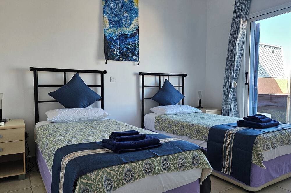 Foto 3 von 26: Luxurious Penthouse with Spacious Terrace in Limnaria Gardens, Paphos
