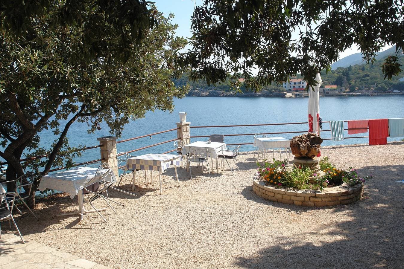 Foto 8 von 27: 1-Zimmer-Ferienwohnung am Strand Bucht Pokrivenik, Hvar A-10419-b