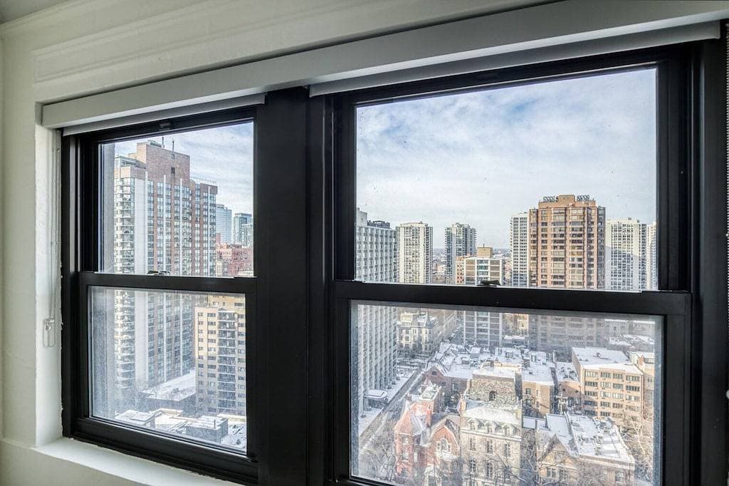 Foto 6 von 29: Tasteful Gold Coast 1Br w/ Doorman & Gym, 2 blocks to L, by Blueground