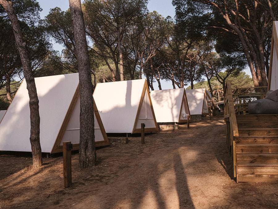 Foto 12 von 48: WeCamp Cala Montgo - Safarizelt 2 personen - Hüttenzelt