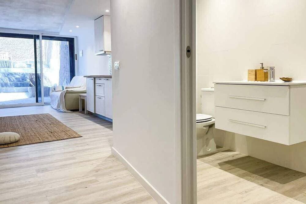 Foto 9 von 17: Jacuzzi Refurbished Loft / Beachfront Retreat