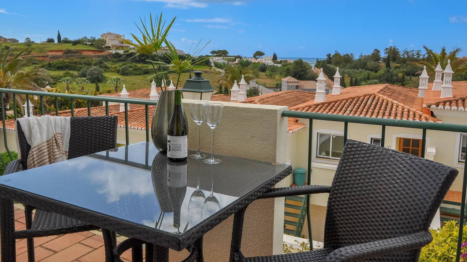 Foto 13 von 26: 2Br  Duplex Townhouse w/Pool by LovelyStay