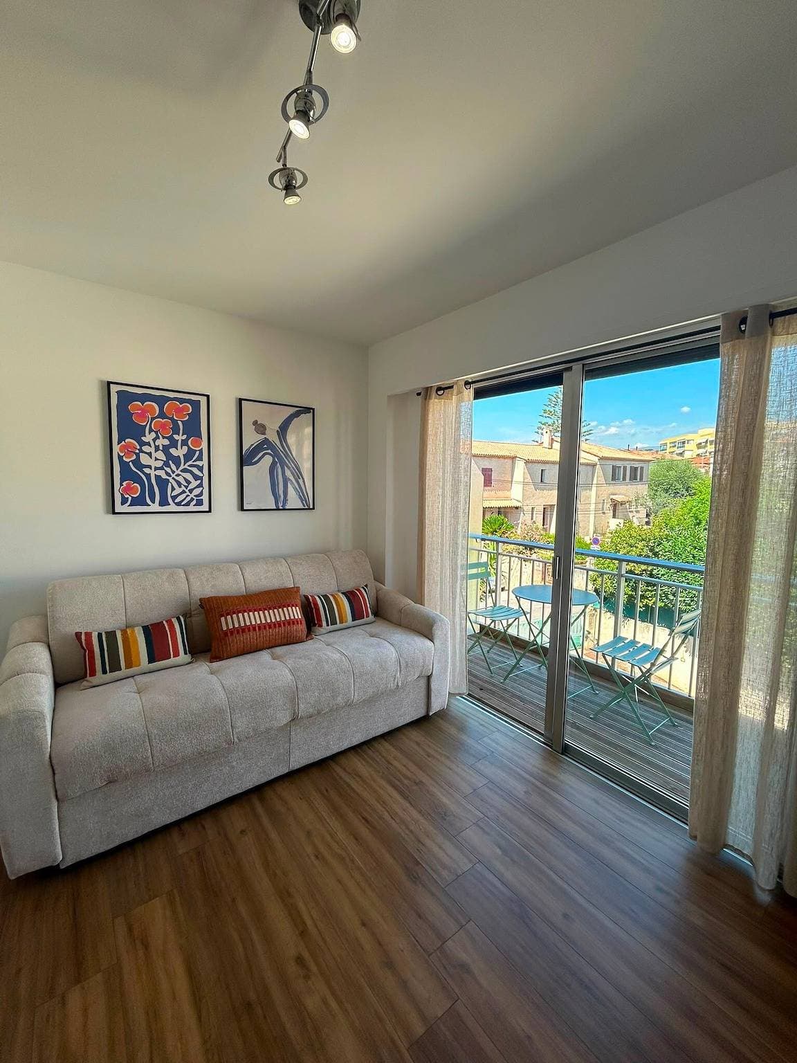 Foto 2 von 26: Studio-Apartment 'Les Jacinthes Proche Mer' mit Balkon, WLAN und Klimaanlage