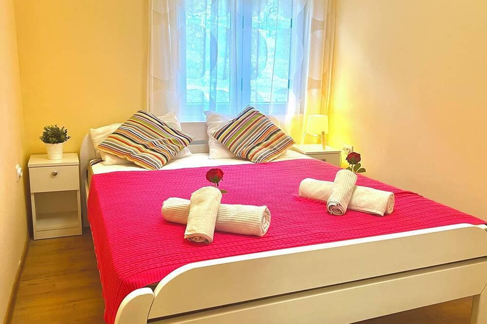 Foto 2 von 30: Spacious 4-bedroom house with infinity pool for relaxing in lovely Herceg Novi
