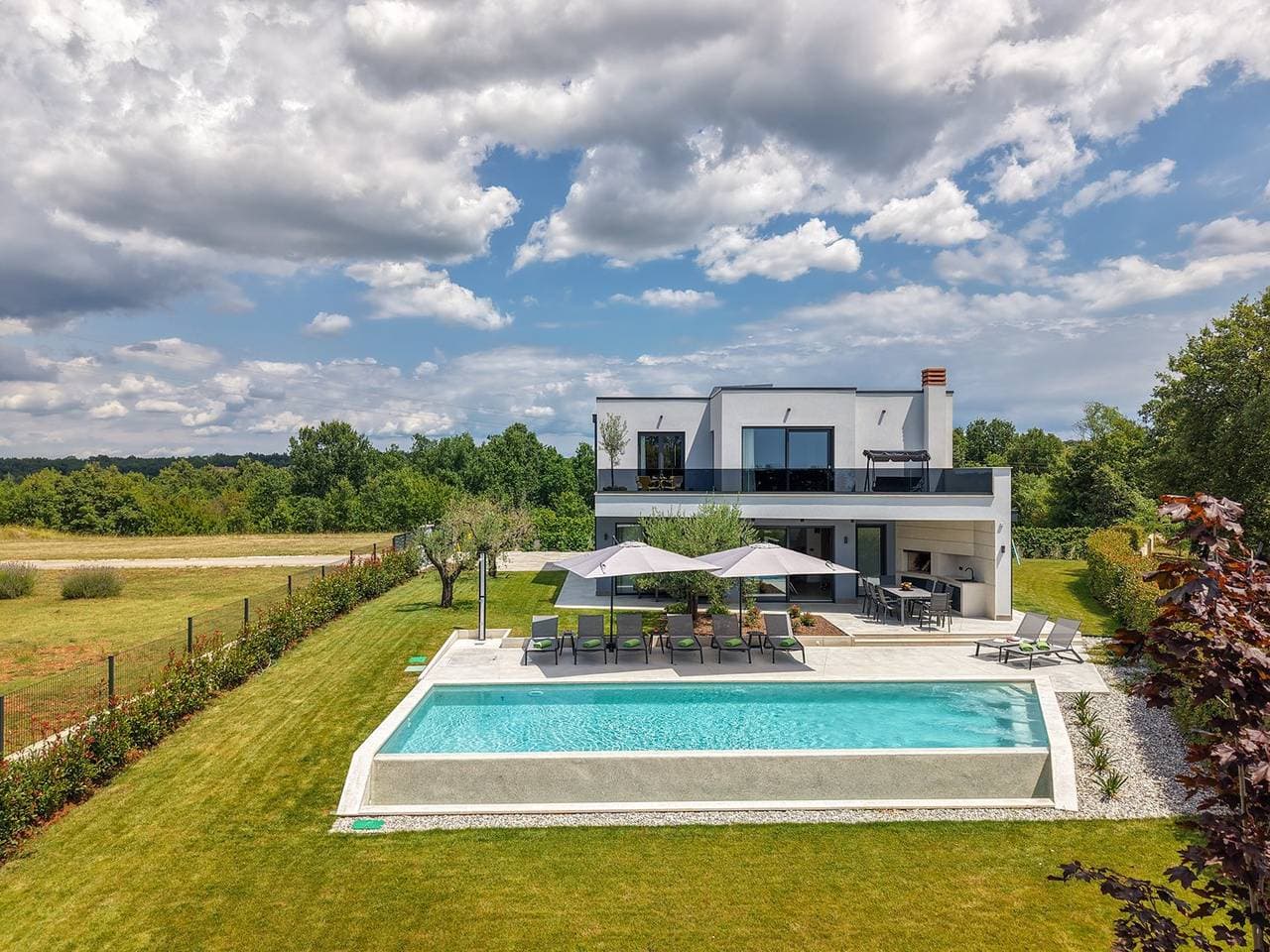Foto 10 von 46: Villa Superiore in Jakovici