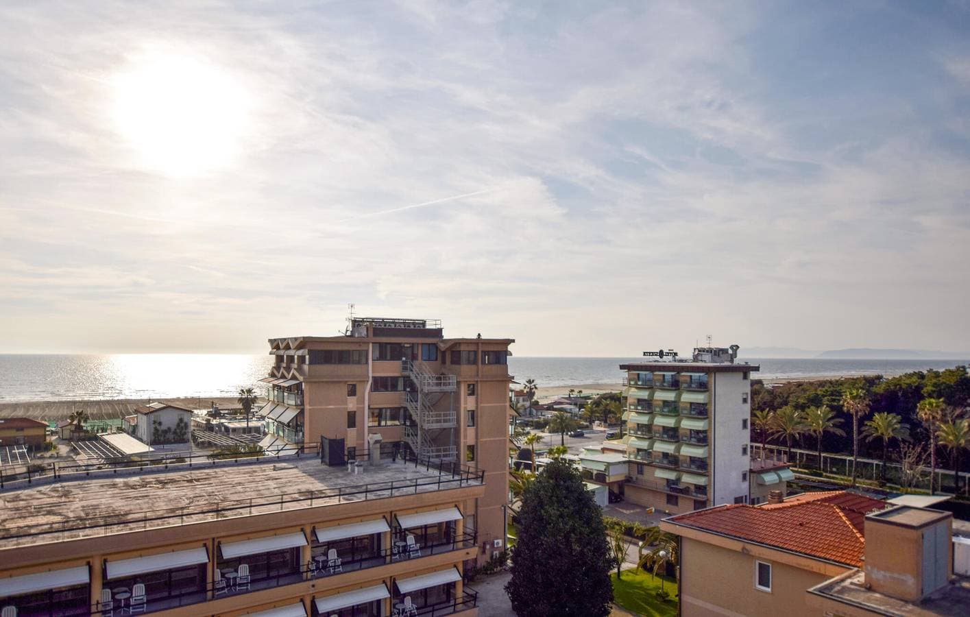 Foto 7 von 21: Wohnung mit Meerblick, Parkplatz, AC und Internet in der Nähe von Bagno Palazzo della Spiaggia