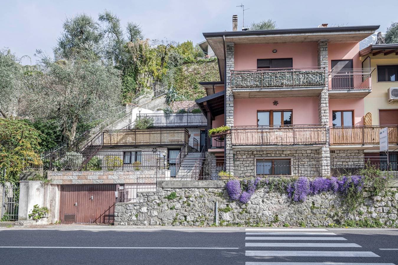 Foto 3 von 26: Moderne Ferienwohnung "Fiocco" mit Seeblick, WLAN, Klimaanlage und Terrasse