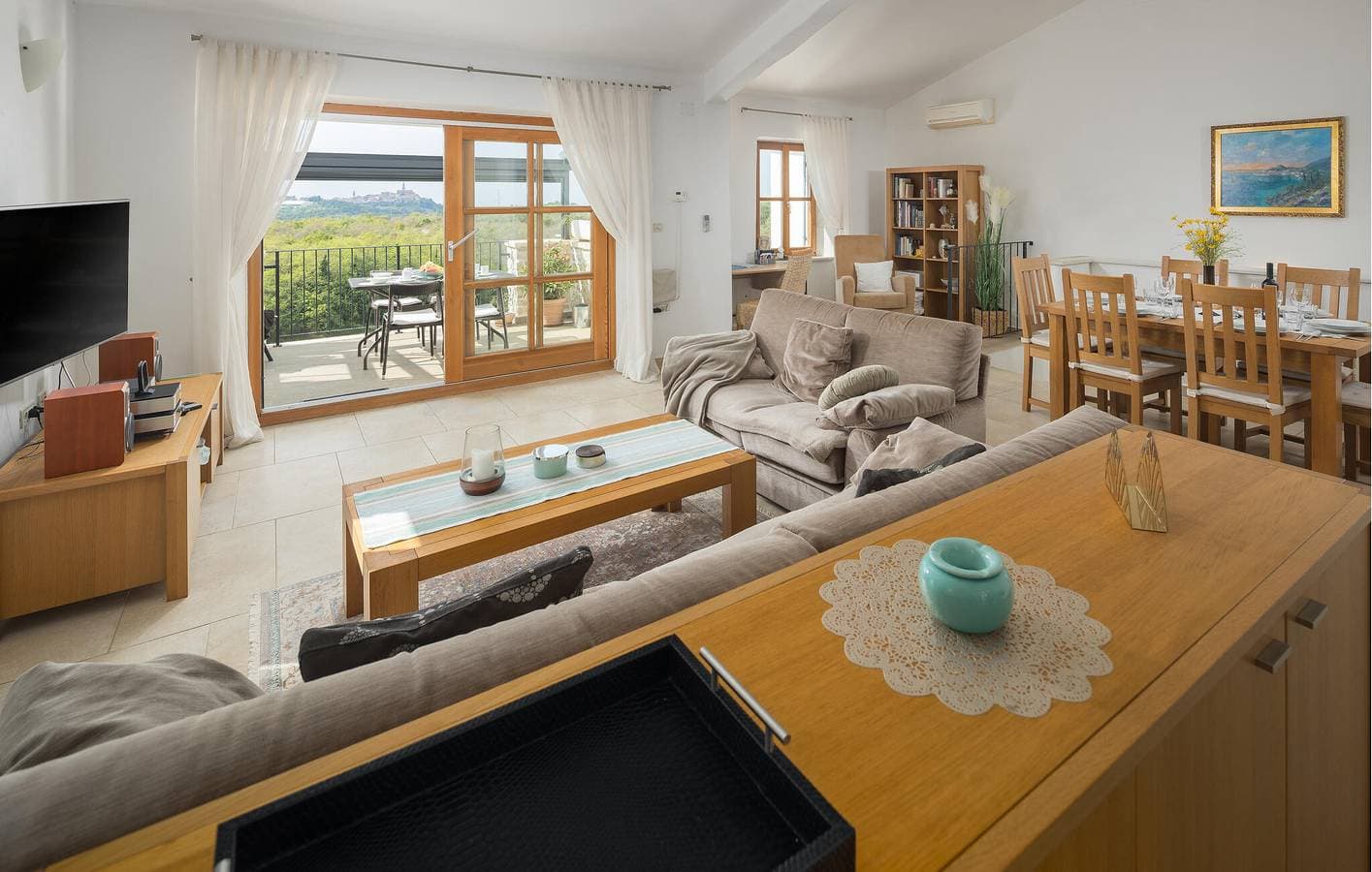 Foto 9 von 46: Gemütlich, 2 km von Buje entfernt: Pool, WLAN und Parkplätze in einem geräumigen Apartment